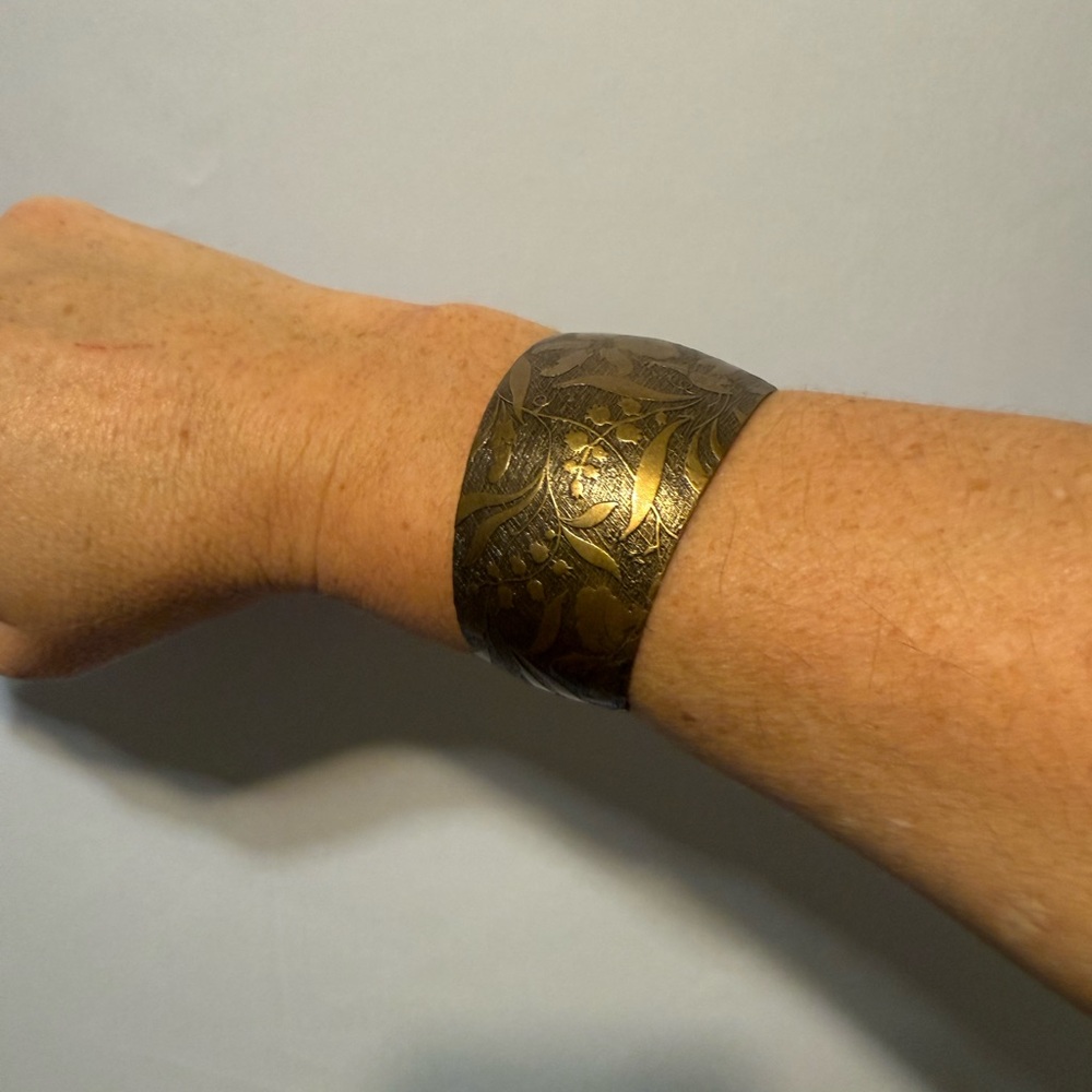 Wild Flower cuff bracelet - Picture 2 of 8
